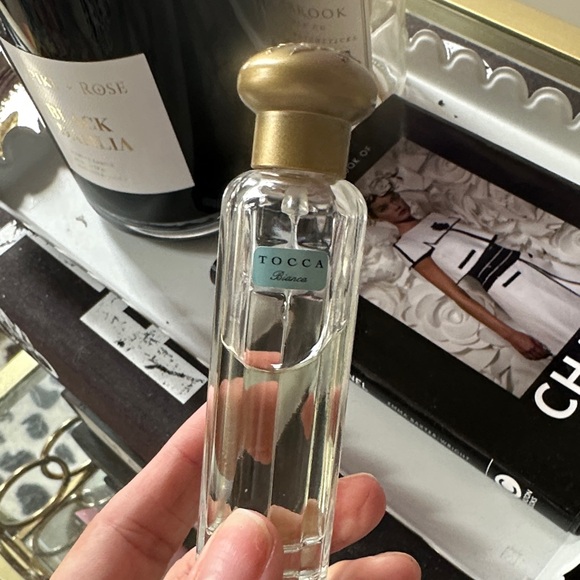 Tocca Bianca Fragrance with Gold Cap - Picture 2 of 3
